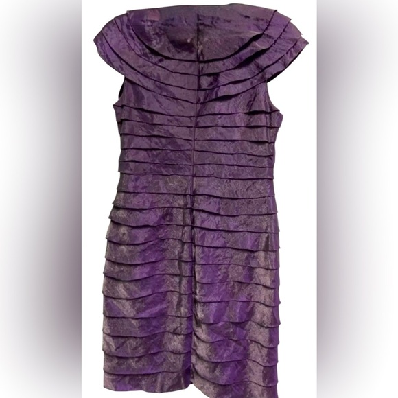 London Times-Elegant Shimmer Deep Purple Women's Cocktail Dress. Size 8 - Picture 2 of 2